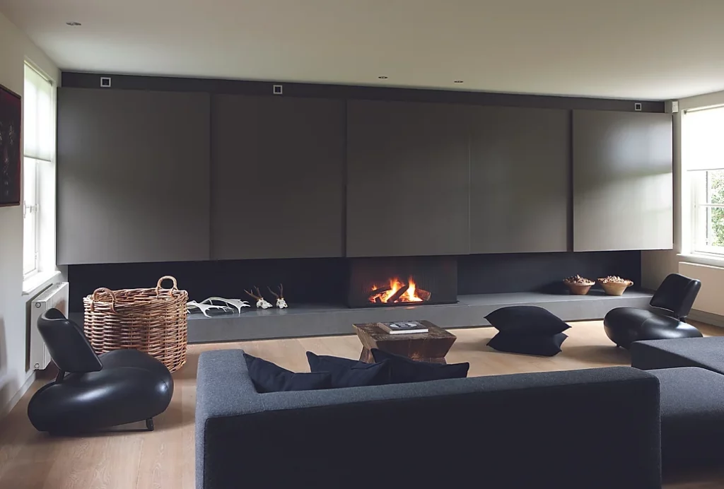 salon contemporain avec cheminée moderne disponible chez Archiflam