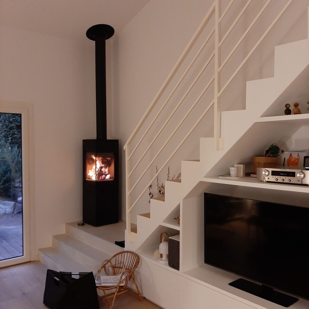 poêle à bois installé dans maison à Rognes