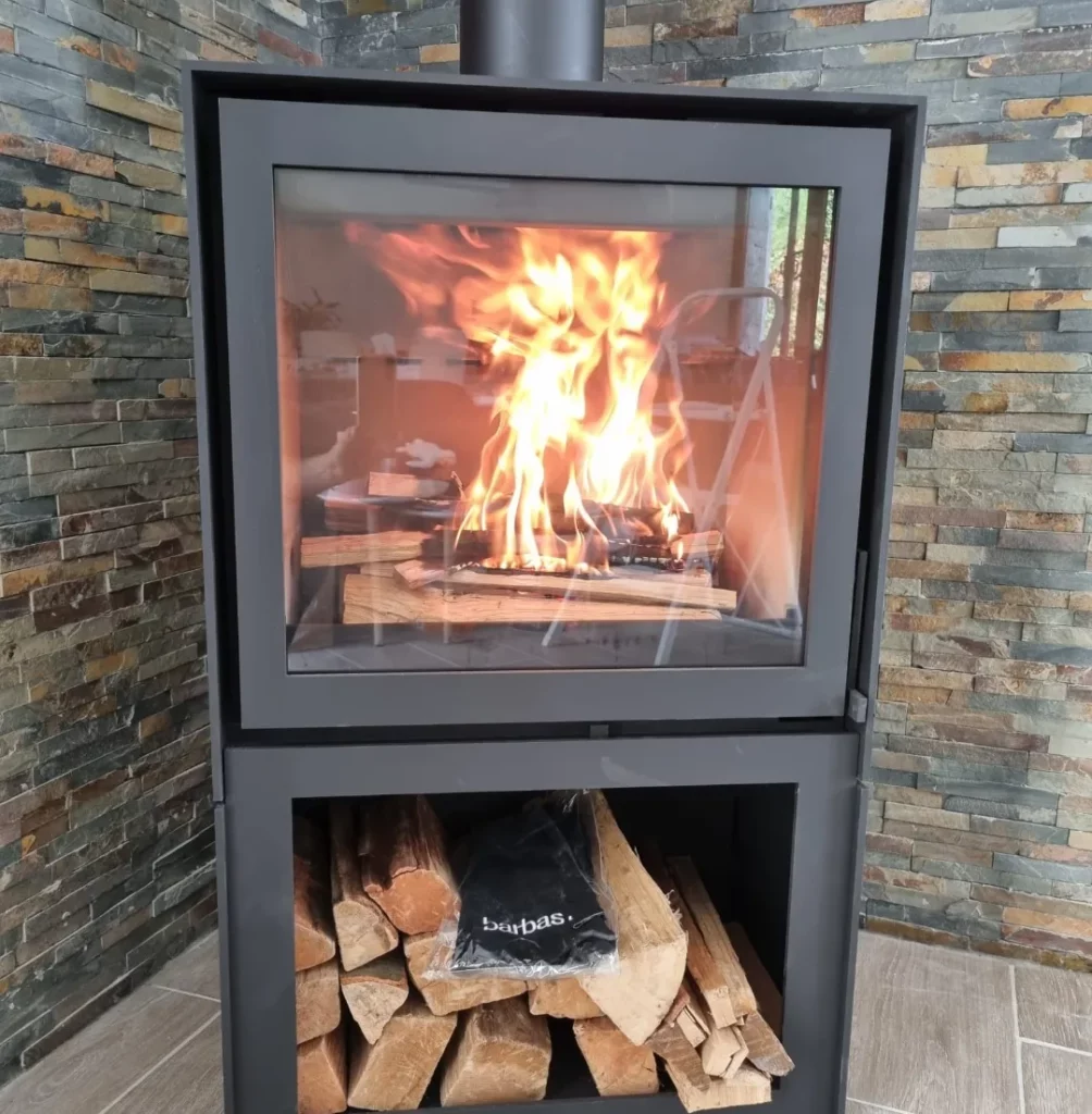 poêle à bois haut rendement dans bastide rénovée à Aix