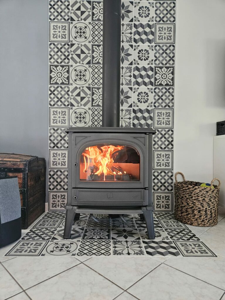 poêle à bois installé dans maison à Lambesc